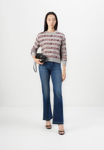 Пуловер в полоску