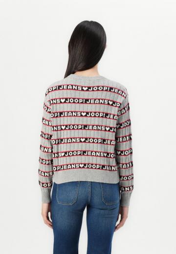 Пуловер в полоску