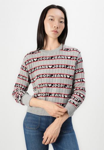 Пуловер в полоску