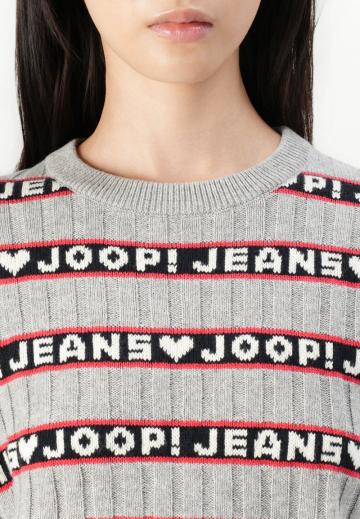 Пуловер в полоску