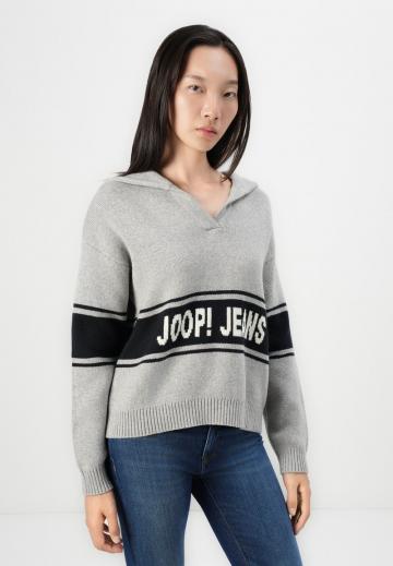 Пуловер с вырезом V