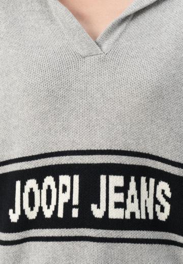 Пуловер с вырезом V