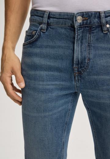 Прямые джинсы