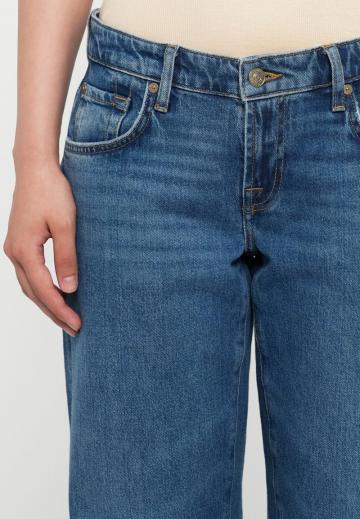 Клешеные джинсы