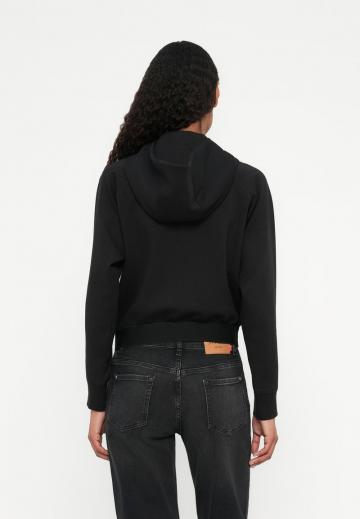 Пуловер с капюшоном