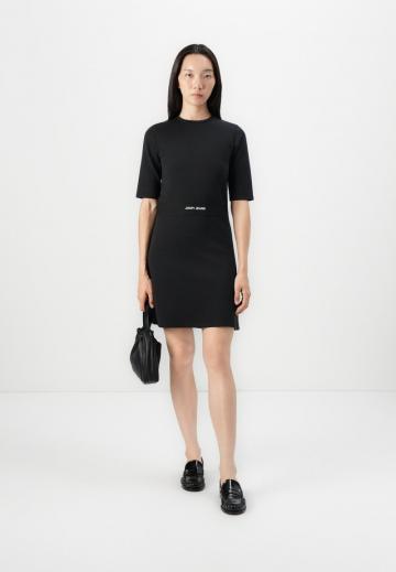 Короткое платье