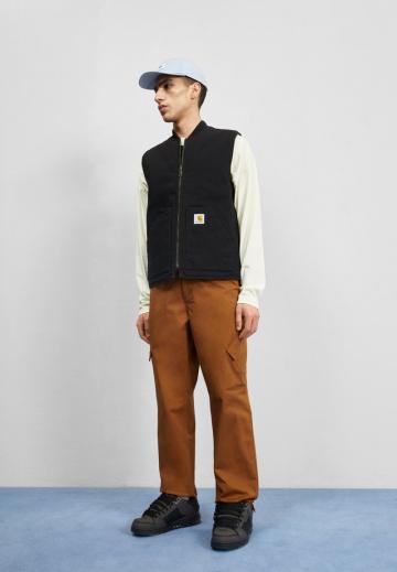 Брюки с накладными карманами