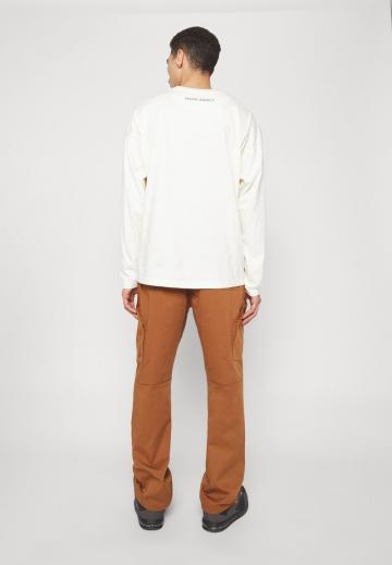 Брюки с накладными карманами