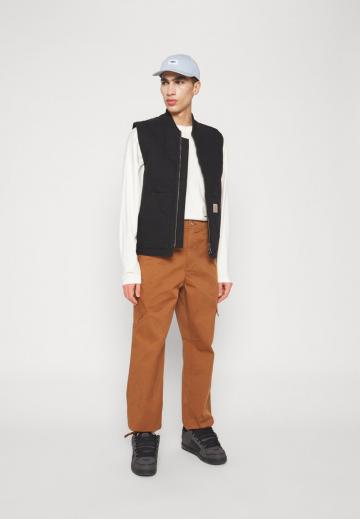 Брюки с накладными карманами