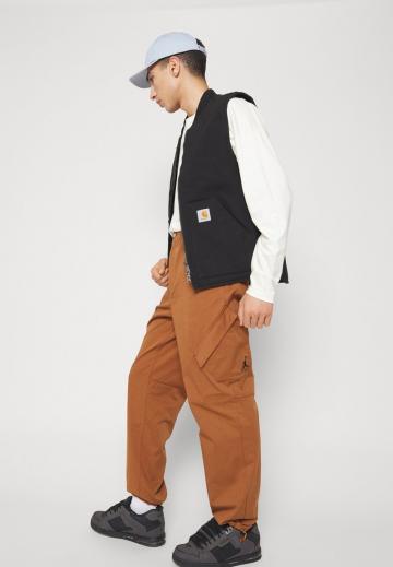 Брюки с накладными карманами