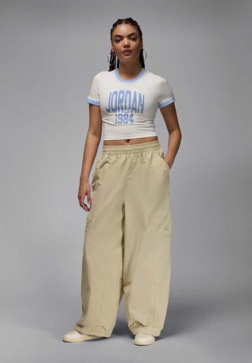 Брюки с накладными карманами