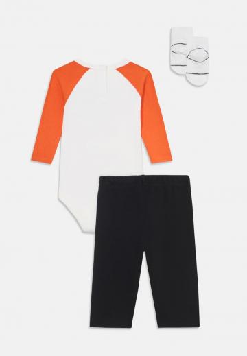 Набор одежды