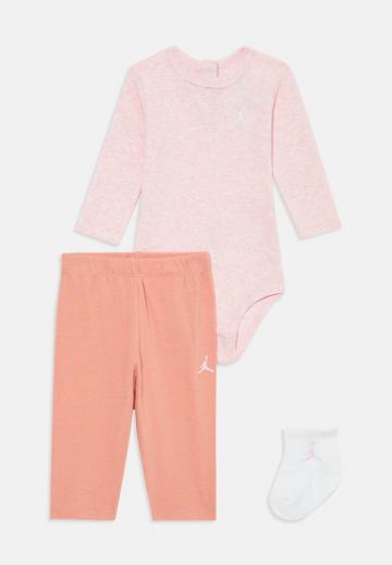 Набор одежды