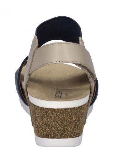 Босоножки на танкетке