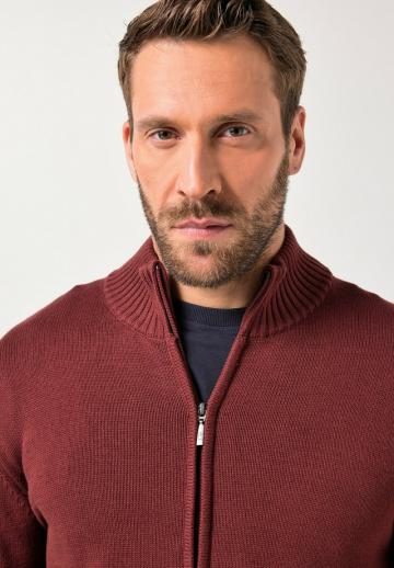 Вязаная кофта