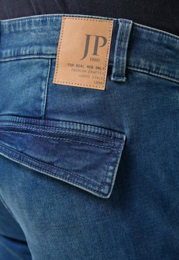 Брюки с накладными карманами