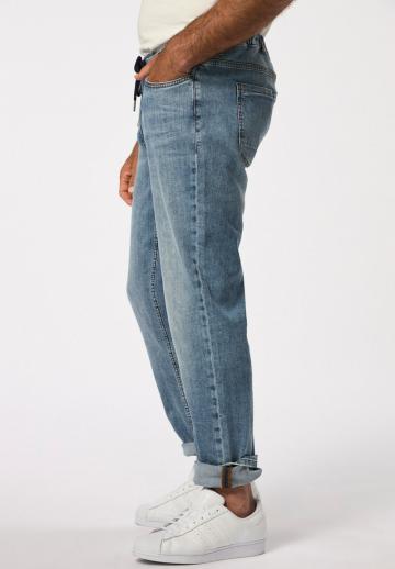 Прямые джинсы