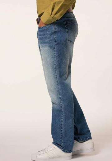 Прямые джинсы