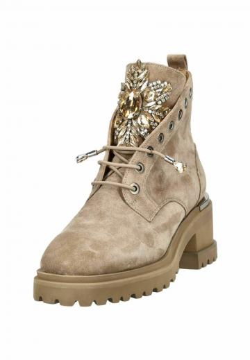 Ботинки на шнуровке