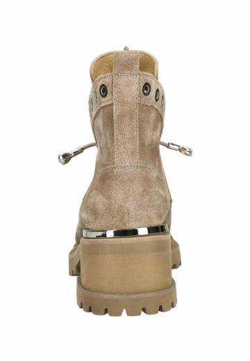 Ботинки на шнуровке