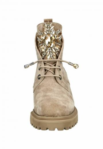 Ботинки на шнуровке