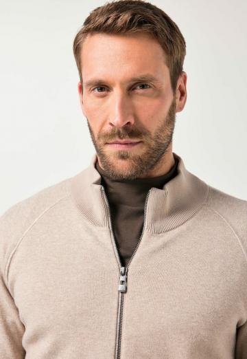 Вязаная кофта