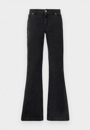 Клешеные джинсы