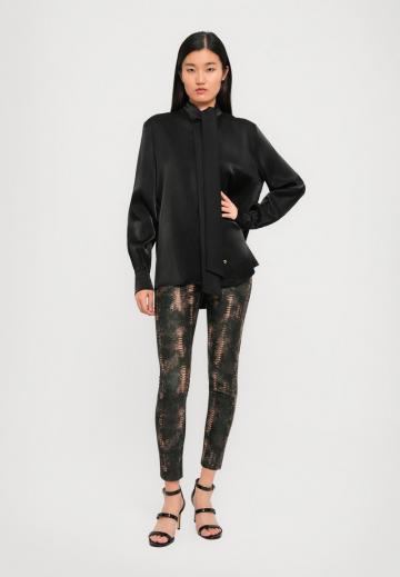 Атласная блузка