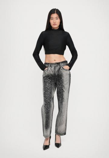 Прямые джинсы