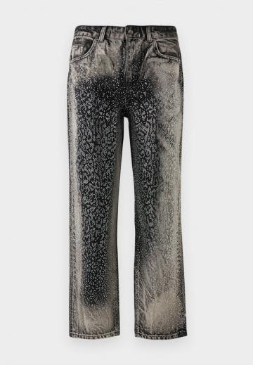 Прямые джинсы