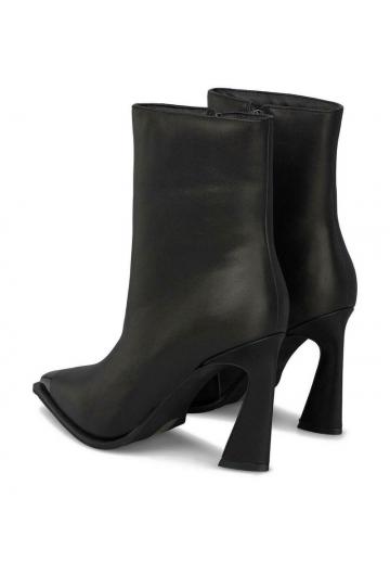 Полусапожки на высоком каблуке