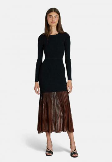 Вязаное платье