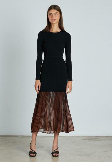 Вязаное платье