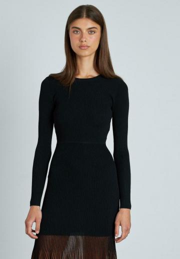 Вязаное платье