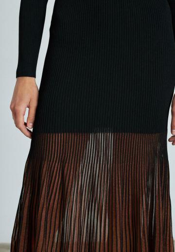 Вязаное платье