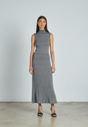 Вязаное платье