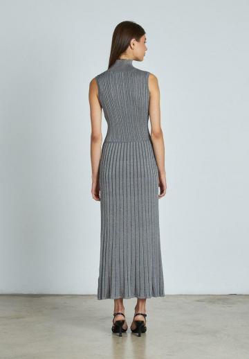 Вязаное платье