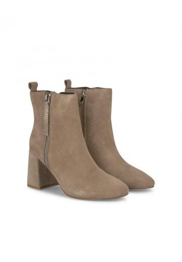 Полусапожки на высоком каблуке