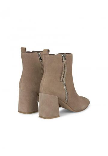 Полусапожки на высоком каблуке