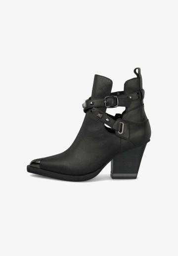 Полусапожки на высоком каблуке