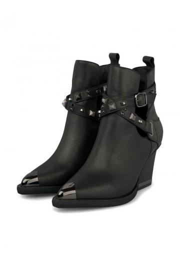 Полусапожки на высоком каблуке