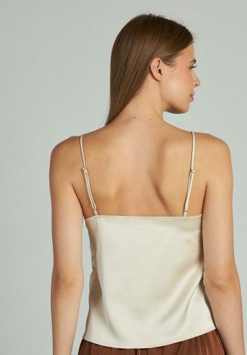 Топ на бретельках