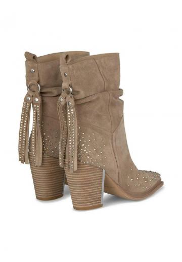 Полусапожки на высоком каблуке