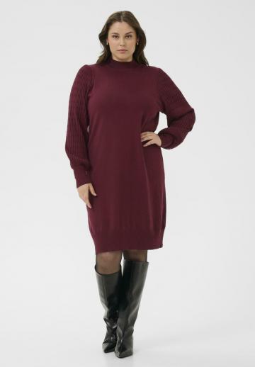 Вязаное платье