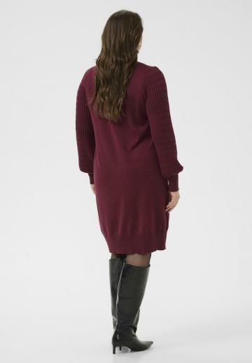 Вязаное платье