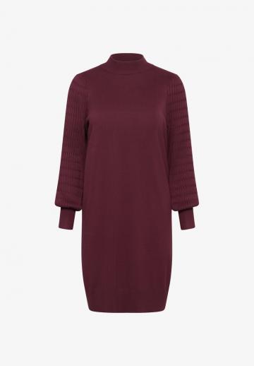 Вязаное платье