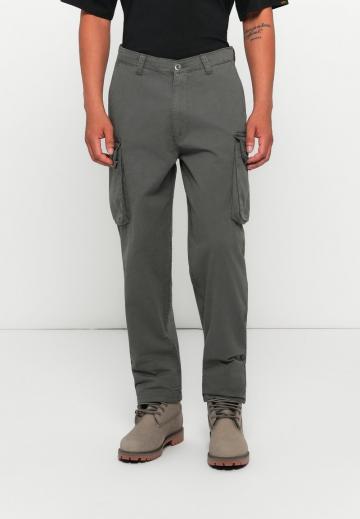 Брюки с накладными карманами