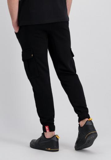 Брюки с накладными карманами