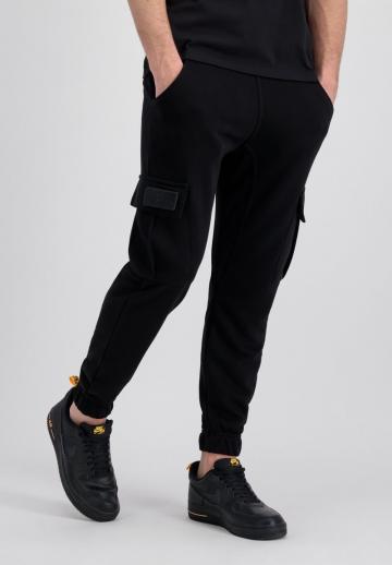 Брюки с накладными карманами