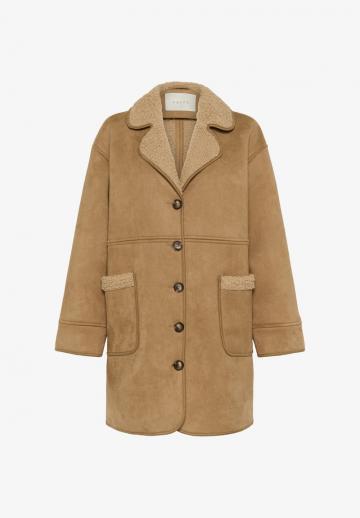 Короткое пальто